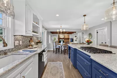 10235 N Range Line Ct, Mequon, WI 53092 - Photo 5