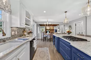 10235 N Range Line Ct, Mequon, WI 53092 - Photo 5