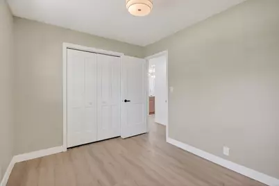 5224 W Luebbe Ln, Milwaukee, WI 53223 - Photo 13