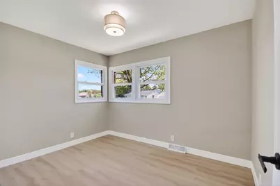 5224 W Luebbe Ln, Milwaukee, WI 53223 - Photo 17