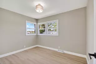 5224 W Luebbe Ln, Milwaukee, WI 53223 - Photo 17