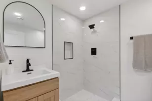 5224 W Luebbe Ln, Milwaukee, WI 53223 - Photo 27