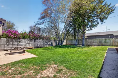 5224 W Luebbe Ln, Milwaukee, WI 53223 - Photo 35
