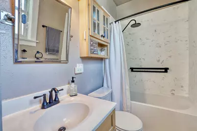 7640 W Clarke St, Wauwatosa, WI 53213 - Photo 17