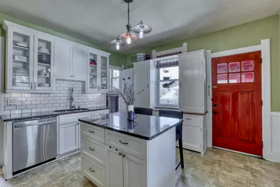 7640 W Clarke St, Wauwatosa, WI 53213 - Photo 13