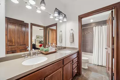 2150  Old Lantern Cir, Delafield, WI 53018 - Photo 69