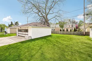 4949 N Idlewild Ave, Whitefish Bay, WI 53217 - Photo 3