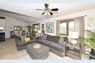 4015 S 84th St #8, Greenfield, WI 53228 - Photo 5