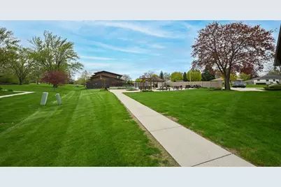 4015 S 84th St #8, Greenfield, WI 53228 - Photo 25