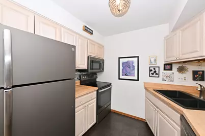 4015 S 84th St #8, Greenfield, WI 53228 - Photo 11