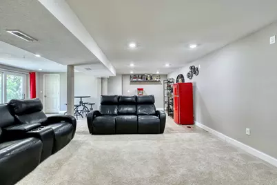 1960  Dixie Dr, Waukesha, WI 53189 - Photo 27