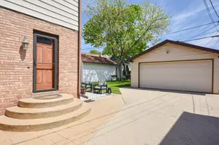2608 N 71st St, Wauwatosa, WI 53213 - Photo 33