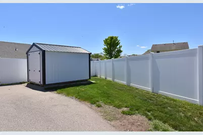 3184 S Warbler Ct, Beloit, WI 53511 - Photo 41