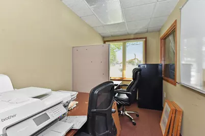 1021  Proctor Dr, Elkhorn, WI 53121 - Photo 9