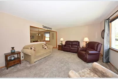 8222 W Norwich Ave, Greenfield, WI 53220 - Photo 5