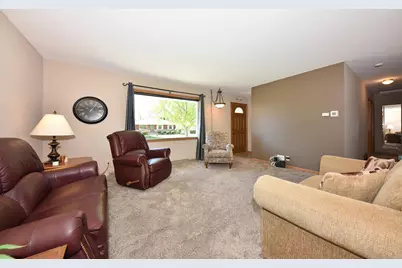 8222 W Norwich Ave, Greenfield, WI 53220 - Photo 7