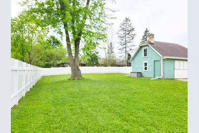 913 E Washington St, West Bend, WI 53095 - Photo 7