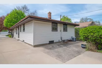 2336 N 116th St, Wauwatosa, WI 53226 - Photo 25