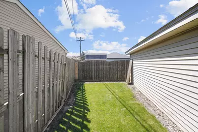 2021  18th Ave, Kenosha, WI 53140 - Photo 27
