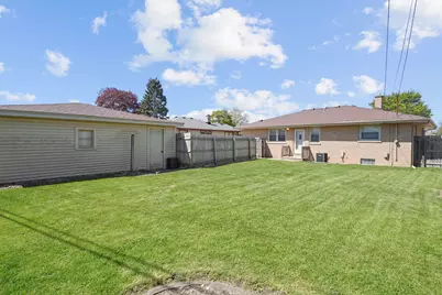 2021  18th Ave, Kenosha, WI 53140 - Photo 23
