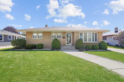 2021  18th Ave, Kenosha, WI 53140 - Photo 1