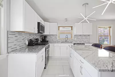 2021  18th Ave, Kenosha, WI 53140 - Photo 7