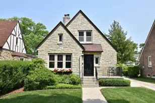 5352 N Kent Ave, Whitefish Bay, WI 53217 - Photo 1