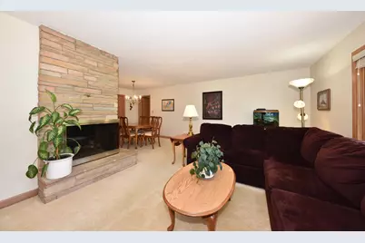 814 E Manor Cir, Bayside, WI 53217 - Photo 5