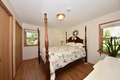 814 E Manor Cir, Bayside, WI 53217 - Photo 15