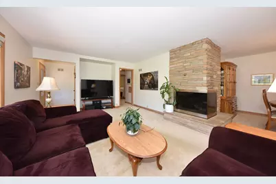 814 E Manor Cir, Bayside, WI 53217 - Photo 3