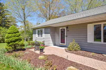 814 E Manor Cir, Bayside, WI 53217 - Photo 33