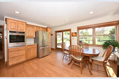 814 E Manor Cir, Bayside, WI 53217 - Photo 9