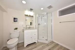 814 E Manor Cir, Bayside, WI 53217 - Photo 19