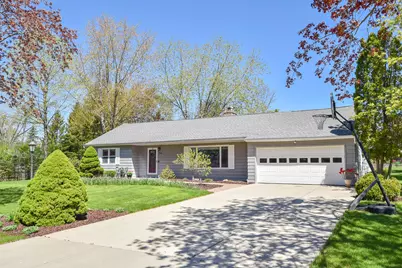 814 E Manor Cir, Bayside, WI 53217 - Photo 35