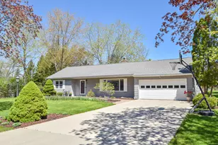 814 E Manor Cir, Bayside, WI 53217 - Photo 35