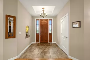 8622 S Avian Way, Franklin, WI 53132 - Photo 5