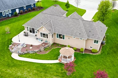 8622 S Avian Way, Franklin, WI 53132 - Photo 3