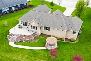 8622 S Avian Way, Franklin, WI 53132 - Photo 3