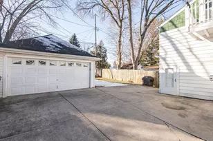 2615 N Wauwatosa Ave, Wauwatosa, WI 53213 - Photo 17