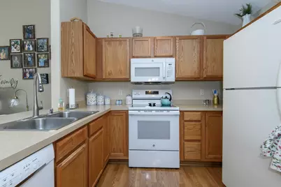 346  Brookside Dr #7, Mayville, WI 53050 - Photo 9