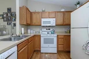 346 Brookside Dr, Mayville, WI 53050 - Photo 9