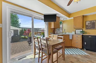 2517 E Armour Ave, Saint Francis, WI 53235 - Photo 15