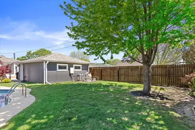 2517 E Armour Ave, Saint Francis, WI 53235 - Photo 35