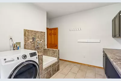 2335 N Forest Run, Summit, WI 53066 - Photo 19