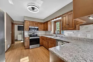 3953 S Victoria Ct, New Berlin, WI 53151 - Photo 9