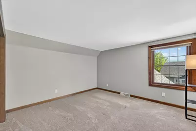 3953 S Victoria Ct, New Berlin, WI 53151 - Photo 19