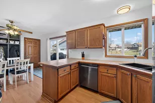 8620 S Riverton Rd, Oak Creek, WI 53154 - Photo 5