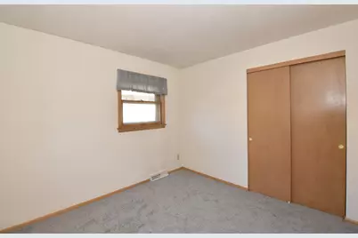 2501 W Layton Ave, Milwaukee, WI 53221 - Photo 17