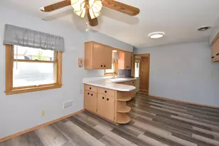 2501 W Layton Ave, Milwaukee, WI 53221 - Photo 11