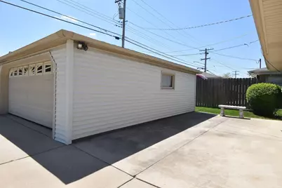 2501 W Layton Ave, Milwaukee, WI 53221 - Photo 29